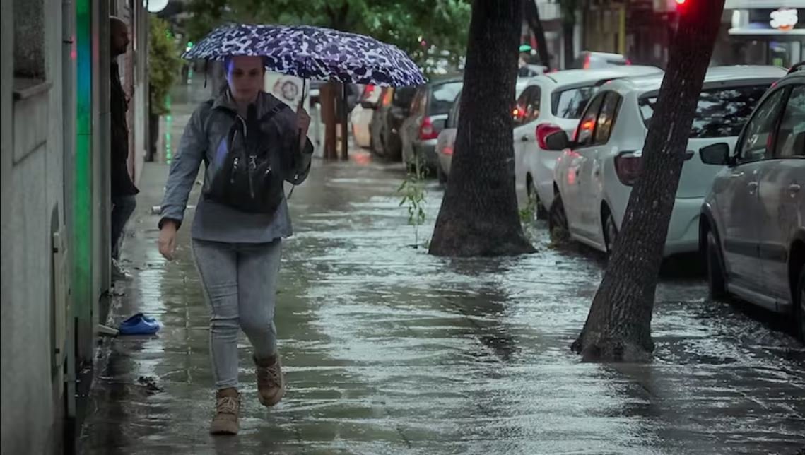  Fuertes lluvias en el AMBA: hay inundaciones, cortes de luz y serios problemas de circulación