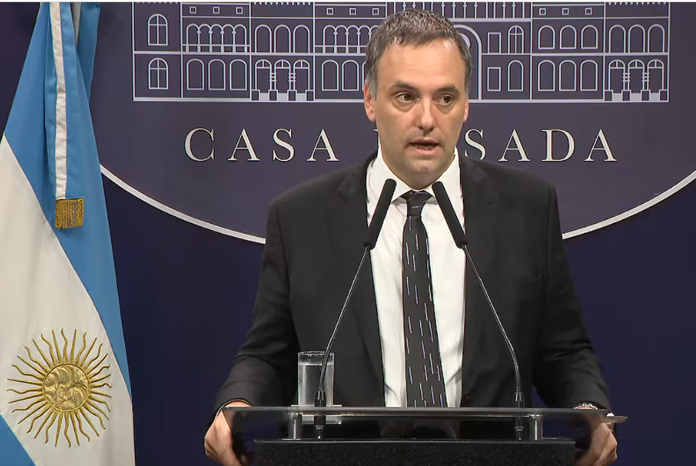  Adorni divide al Gobierno y aumenta la presión interna para que deje su cargo