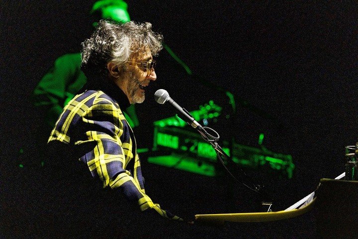  Silbidos y tensión en el show de Fito Páez: la fuerte respuesta del cantante al público