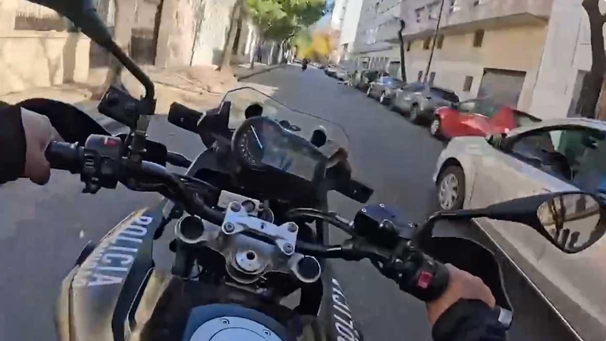  Robo, persecución y detención de un motochorro colombiano con antecedentes por robo y pedido de captura