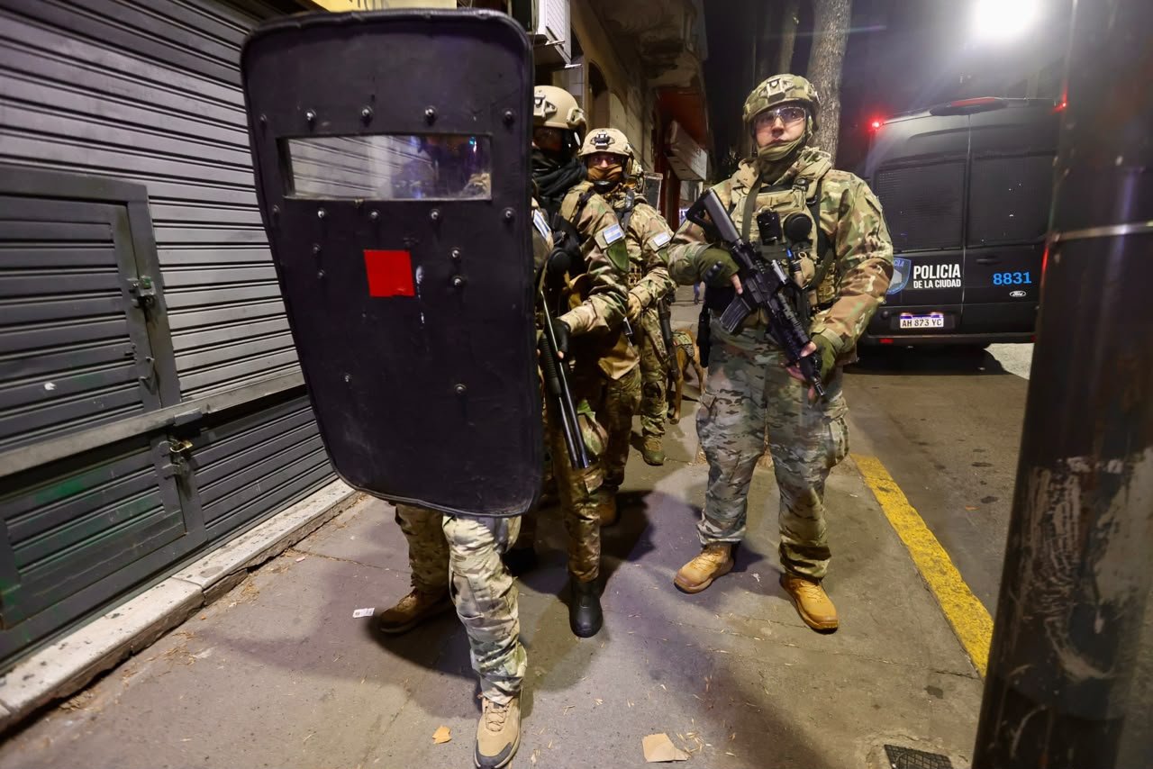  Golpe a la venta de droga en Constitución: la Policía detuvo a 17 dealers y secuestró más de 8.700 dosis