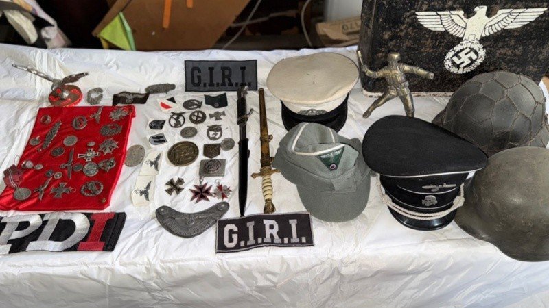  Hallaron armas y simbología nazi en allanamientos en Rosario